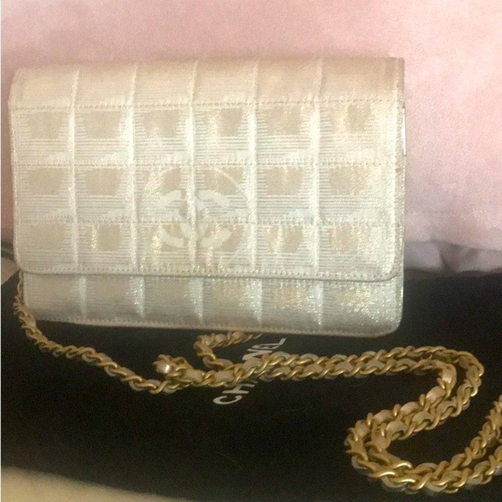 CHANEL CROSSBODY